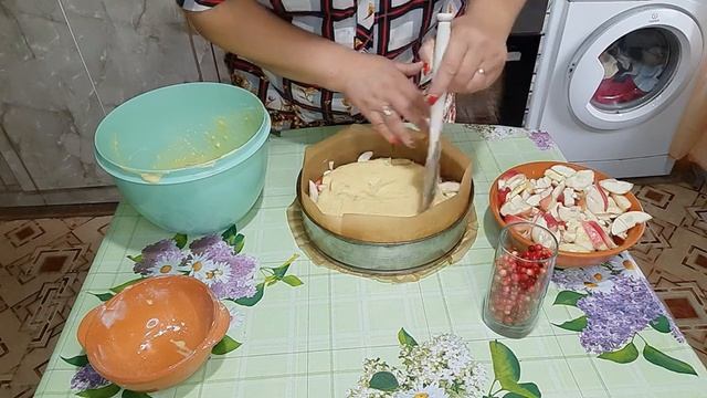 #Бесподобная #ШАРЛОТКА с #ЯБЛОКАМИ и #БРУСНИКОЙ ??#БЫСТРО и #ВКУСНО ?? смотреть онлайн
