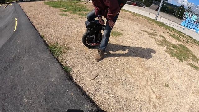 BEGODE T4 VS KING SONG 16X - REVIEWING AND TESTING 16" MONOWHEEL смотреть онлайн