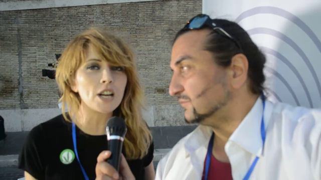 Loredana Cannata saluta tutti i fans nel web e nei Social con il Salutatore смотреть онлайн