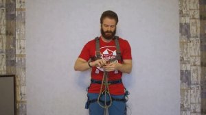 Как заблокировать альпинистскую обвязку. Двойной булинь