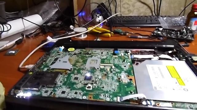 Ноутбук включается и сразу выключается. Банальная неисправность смотреть онлайн