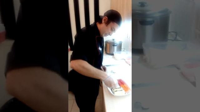 Таджик в суши Wok