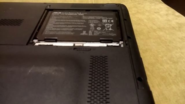 Снимаем жесткий диск ASUS K70