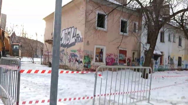 10 февраля 2023 год. Подготовка дома к сносу по улице Котовского, 3 город Щербинка, Москва смотреть онлайн