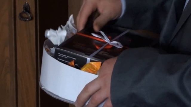 Как необычно подарить обычный подарок? смотреть онлайн