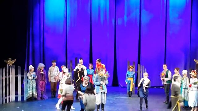 "ЛЕВША" Спектакль театра "На Басманной". Поклоны. смотреть онлайн