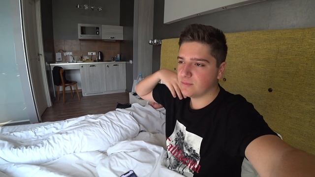 Купила квартиру в Киеве на зп с ютуба? / Сделала сюприз подруге и переехала в Киев? | Ресторан Quee смотреть онлайн