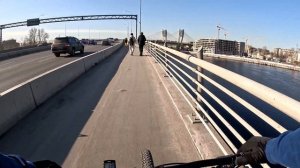 На велосипеде от первого лица.