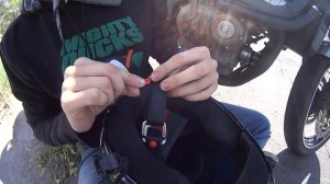 Как застегнуть мотоциклетный шлем