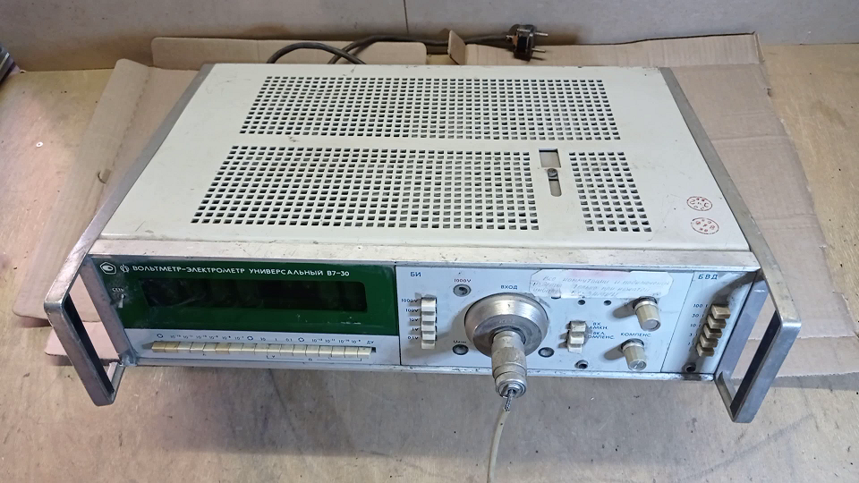 Вольтметр В7-30. Разбор на металлы и ценные радиодетали. Приборы - драгметаллы. Золото, палладий. смотреть онлайн