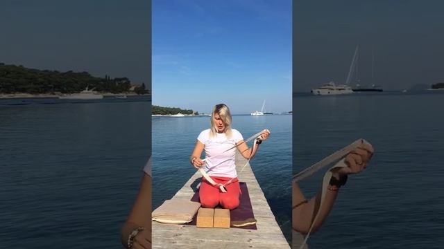 Как и для чего использовать материалы в йоге Айенгара. смотреть онлайн