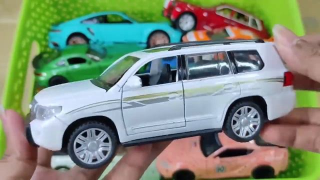 Box Full Of Model Cars Infiniti, Seat, Volvo, Lotus, Tata, Opel, Peugeot, Subaru, Tofas, Skoda смотреть онлайн