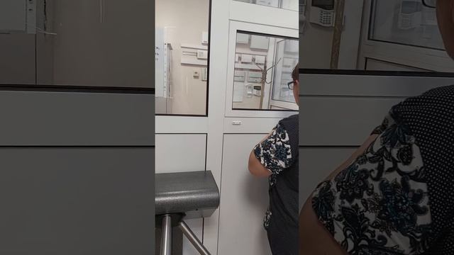 Психически ненормальный вахтер устанавливает свои законы в прокуратуре г Шахты, 5 июля 2023г смотреть онлайн