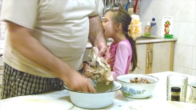 Как приготовить прессованное мясо из свиной головы смотреть онлайн