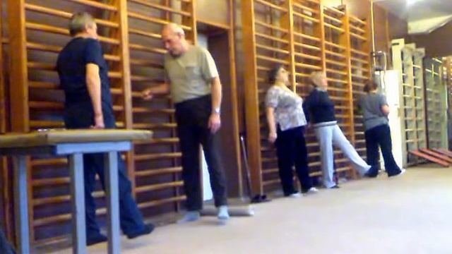фрагмент занятия ЛФК / a fragment of the physical therapy sessions смотреть онлайн