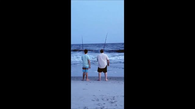 Рыбалка на Атлантическом океане / Папа нашего зятя поймал акулёнка 25.08.2021 смотреть онлайн