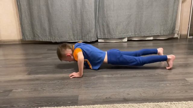 Отжимания в 6 лет 65 раз.Даня смотреть онлайн