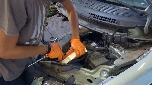 Fiat Multipla 1.9 multijet - Oil and Filters смотреть онлайн