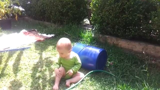 Малыш, ведро и шланг смотреть онлайн