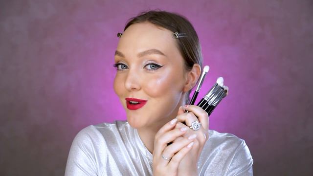 ЛУЧШИЕ КИСТИ С ALIEXPRESS 😍 Делаю новогодний макияж ❣️ смотреть онлайн