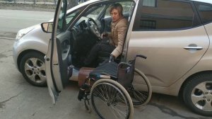 Как инвалиду пересесть в машину самостоятельно.