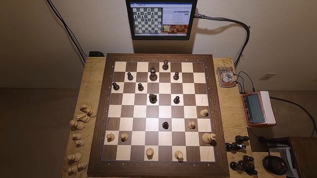 Fat Fritz 2 Chess Engine - DGT e-Board смотреть онлайн