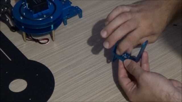 LeArm - Assembly Guide (Robotic Arm with claw) смотреть онлайн