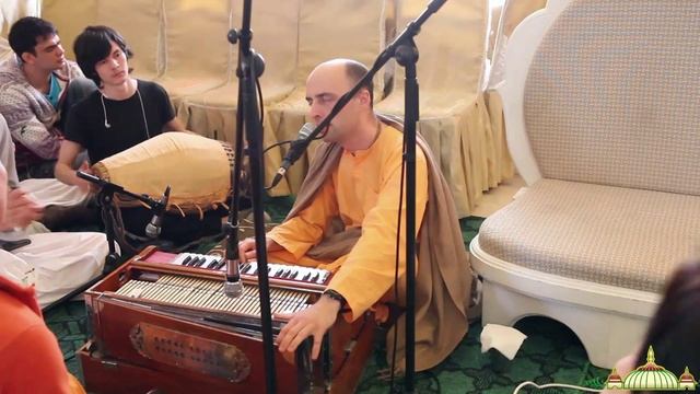 ЕМ Ватсала прабху - киртан (23-02-2014 Алматы) смотреть онлайн