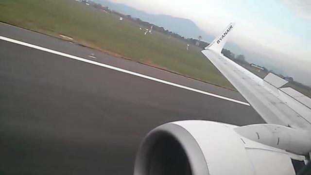 Ryanair 737-800 Landing at Mailand-Bergamo November 2015 (Airport Orio al Serio) смотреть онлайн