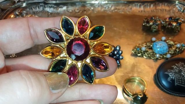 Броши, бусы и клипсы смотреть онлайн