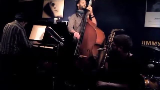 Víctor Jiménez Quartet at Jimmy Glass Jazz Bar Valencia смотреть онлайн