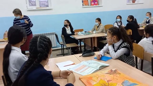 Көркемдік жазба (батик,гжель,хохлама).Жазбалар түрлері. жазбалардың тәсілдері мен техникалары.