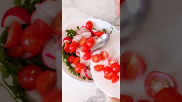 Полезный салат с рукколой и редисом. Полезный и вкусный салат на скорую руку. смотреть онлайн