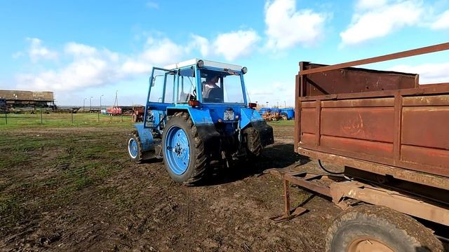 Юрий Анатолич учитель строгий..., но очень хороший! Трактористами не рождаются! смотреть онлайн