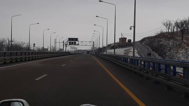 Driving through the famous Russky(Russian) bridge in Vladivostok смотреть онлайн