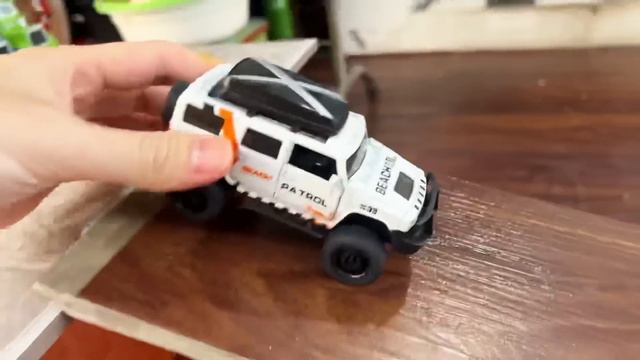 Box full of Model Car Jaguar, Nissan, Audi, Maserati, Peugeot, Pickup Truck , Police Pickup Truck 1 смотреть онлайн