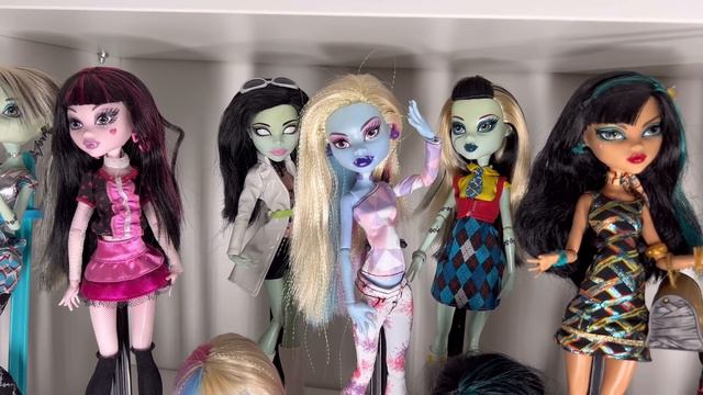 My HUGE Monster High doll Collection!!! 300+ Dolls!! смотреть онлайн