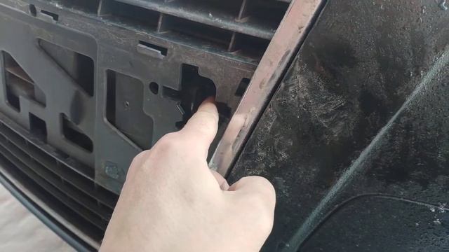 Достаем передние центральные парктроники без снятия бампера AUDI A6 C6 2005г.(VID 20210115 130136) смотреть онлайн