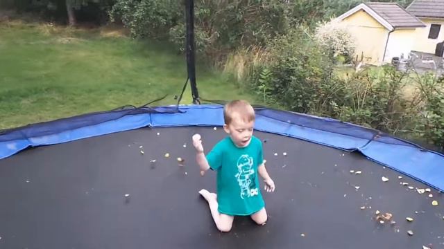 Летаем на батуте!