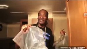 Снуп дог с пакетами травы