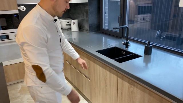 СВЕТЛАЯ КУХНЯ В СТИЛЕ ЭКО-МИНИМАЛИЗМ смотреть онлайн