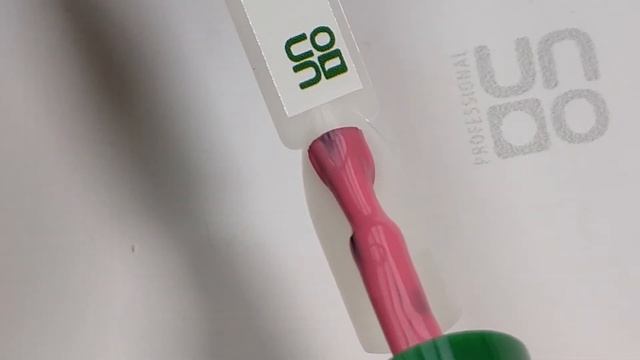 Выкраска: Гель–лак UNO №063 Berry Praline — «Ягодное пралине»