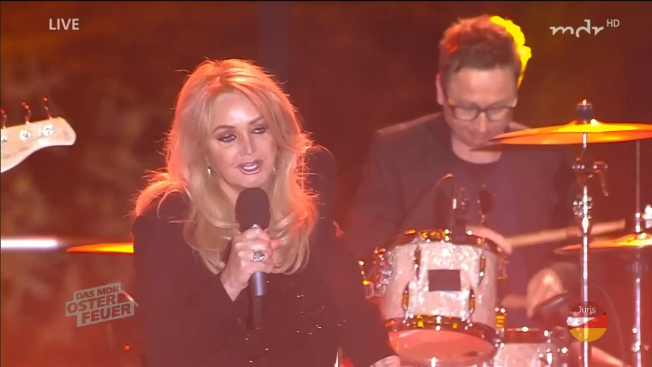 Bonnie Tyler - Hold On (Das große MDR-Osterfeuer 20.04.2019) смотреть онлайн