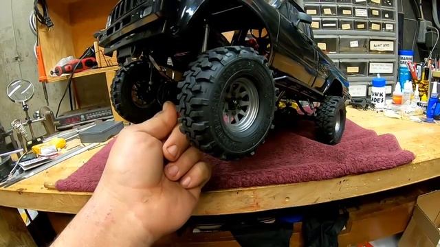 RC4WD Trailfinder 2 Midnight Edition Unboxing: "Angry" Dave's ADULT RC смотреть онлайн