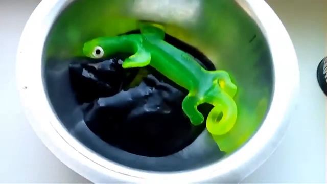 Чистим лизуна смотреть онлайн