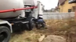 Установка автобетононасоса, работа стрелы подачи бетона