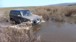 Мои нива и трактор по грязи, снегу и песку..