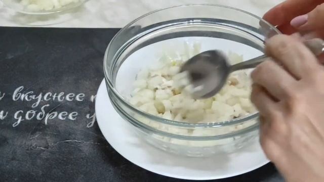 Салат с курицей. Вкуснотища с черносливом! смотреть онлайн