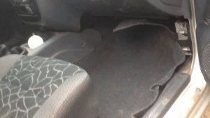 Временное решение проблемы при попадании в салон Daewoo Lanos воды при дожде