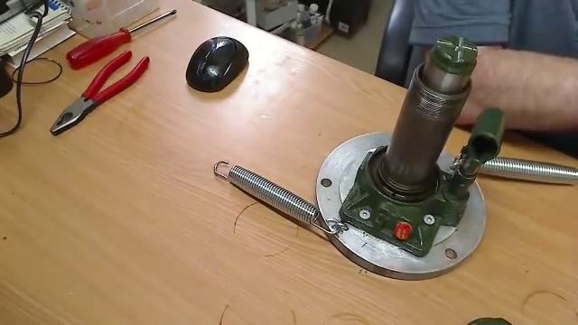 Как заставить работать домкрат " вверх ногами " или ремонт гидравлического пресса. смотреть онлайн